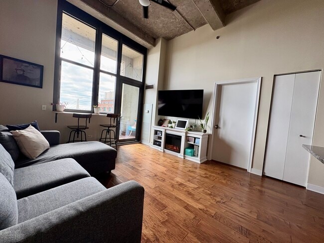 Foto del edificio - 320 E 21st St