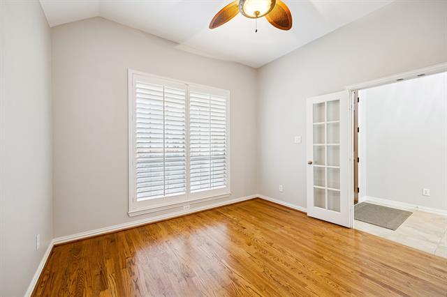 Building Photo - 930 Crestmoor Dr