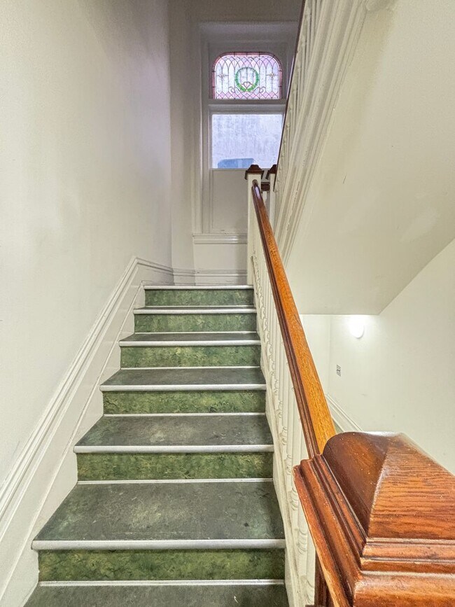 Building Photo - 316 W Broad St