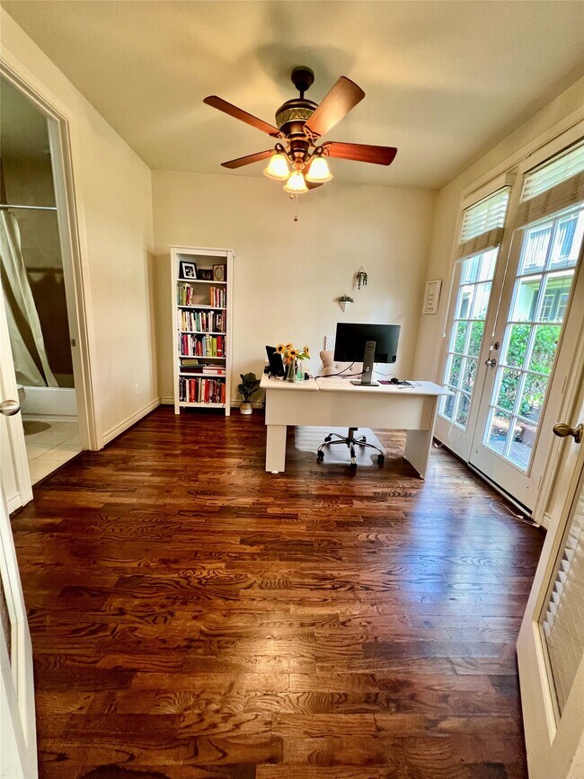 Foto del edificio - 3255 Maxroy St