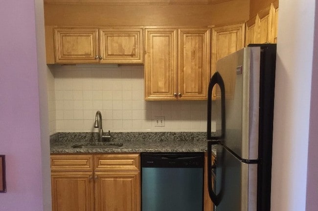 Kitchen - 100 Grandview Ave