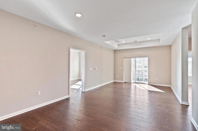 Building Photo - 944 Halifax Pl