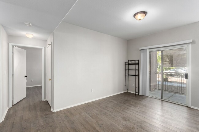 Foto del edificio - Luxury Living at The Falls - Ground floor ...