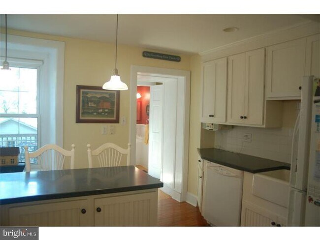 Foto del edificio - 611 W Miner St
