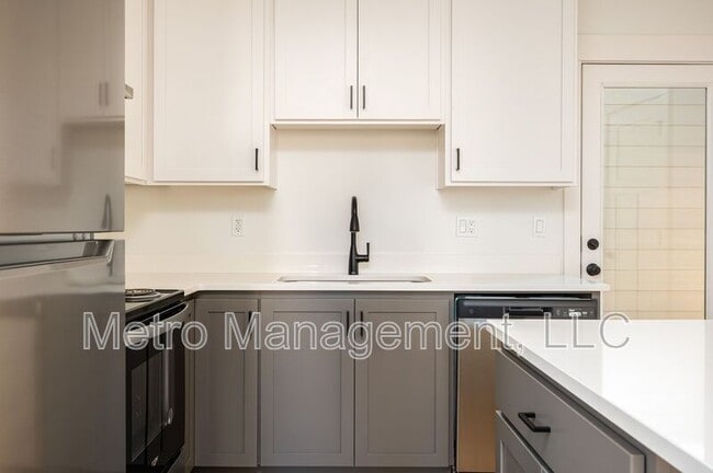 Photo - 12098 SE Market St House