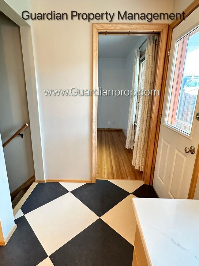 Building Photo - South Minneapolis Single Family Home, Fenc...