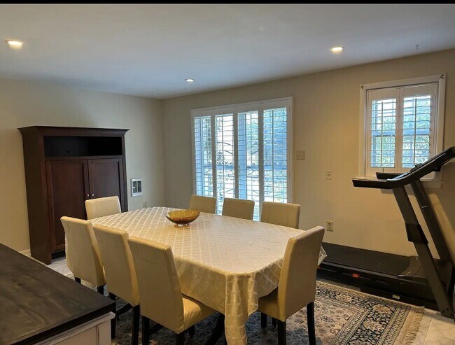 Foto del edificio - 6034 Chesterbrook Rd