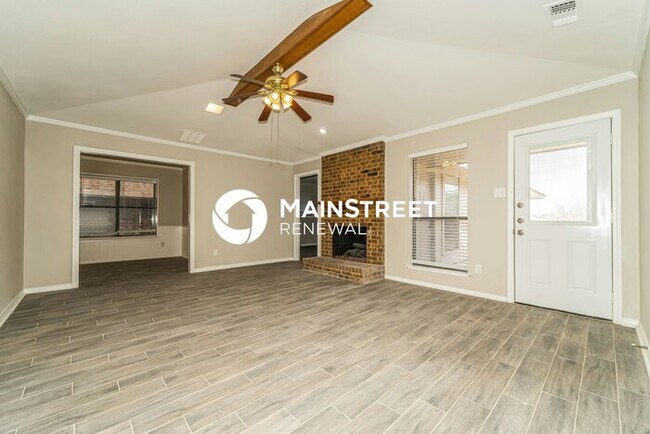 Building Photo - 3 Bedroom Pet-Friendly Home in CARROLLTON, TX with Main Street Renewal