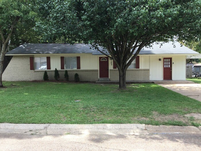 Primary Photo - Beautiful 3 Bedroom Home