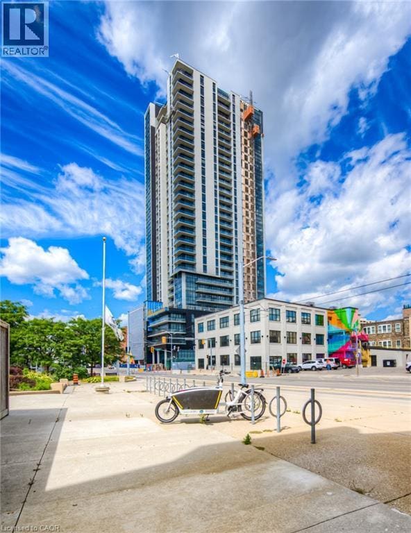 Building Photo - 60 Charles St W