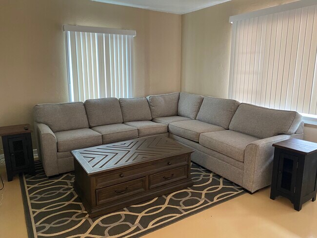 Sala de estar principal - 1229 N 4th Ave
