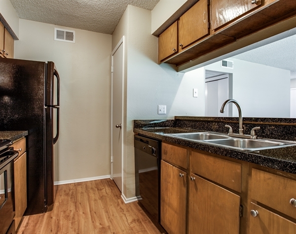 Foto principal - Whispering Oaks Apartments