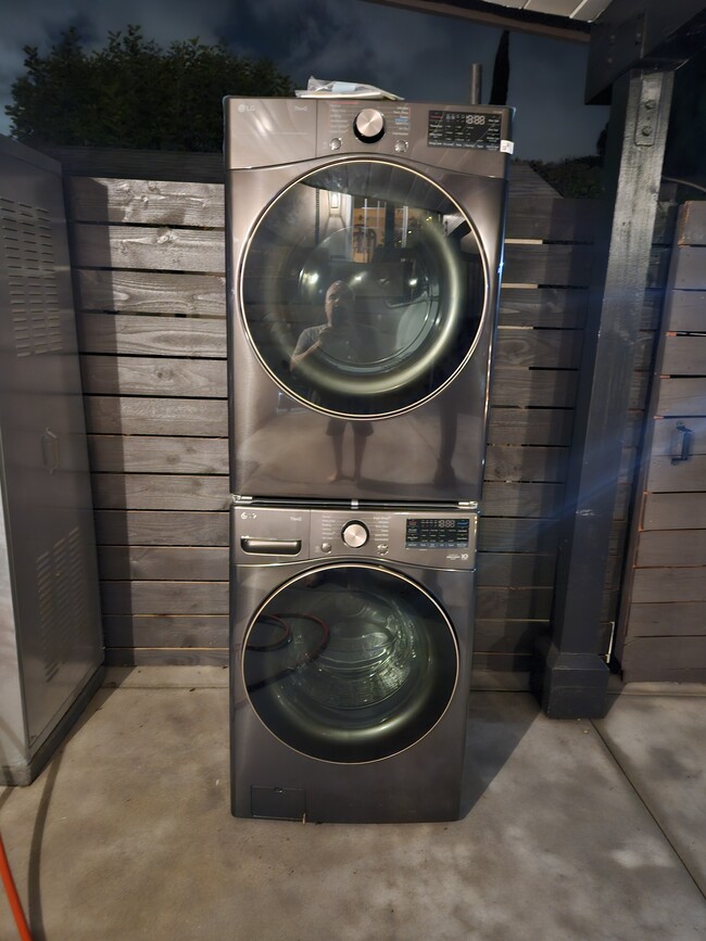 Building Photo - 455 N Encinitas Ave