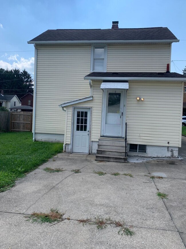 Foto del edificio - 3 bedrooms & 1 bath Colonial home