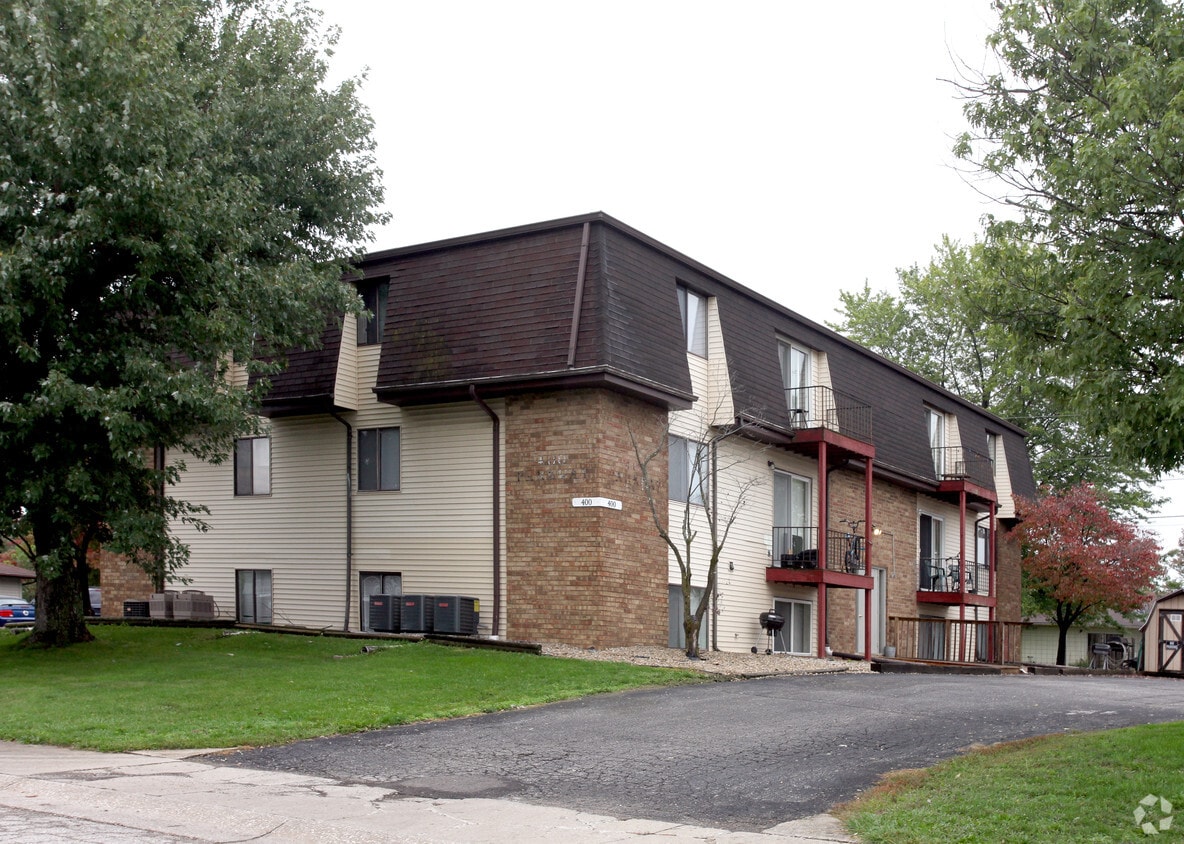 Primary Photo - 400 Parkway Dr