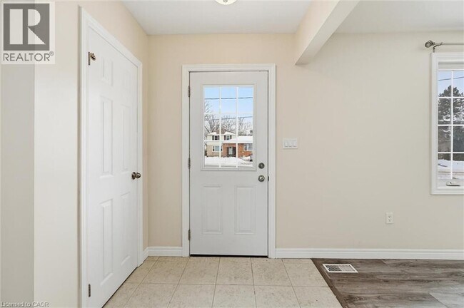 Building Photo - 91 Devon Rd