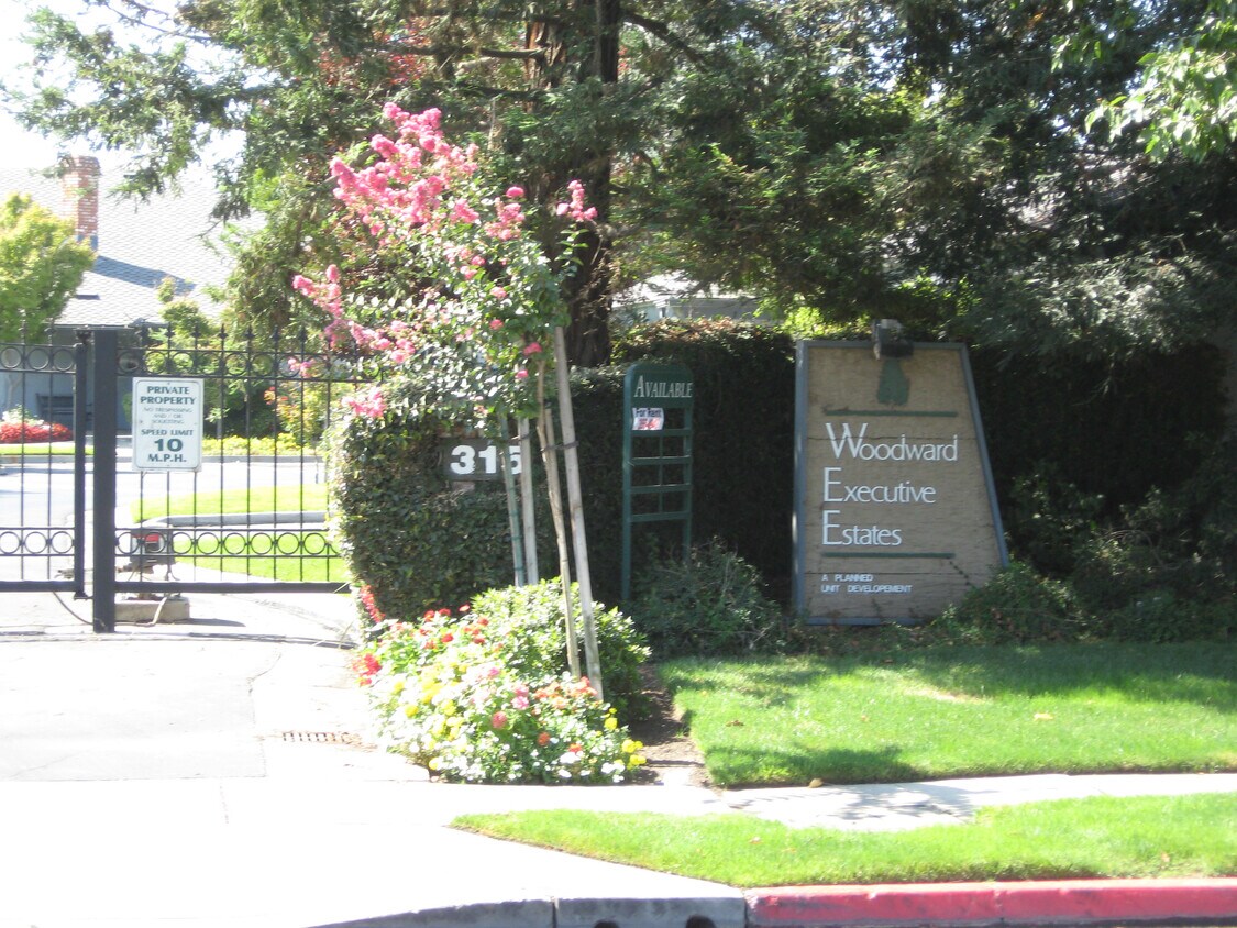 315 E Nees Ave Unit 142, Fresno, CA 93720 Condo for Rent in Fresno