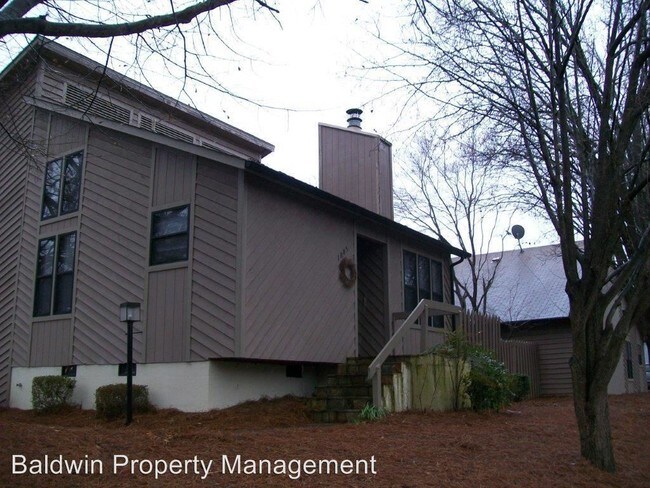 3 br, 2 bath House 1885 STONEWOOD DR House for Rent in