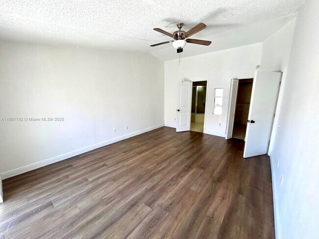 Foto del edificio - 18800 NW 84th Ave