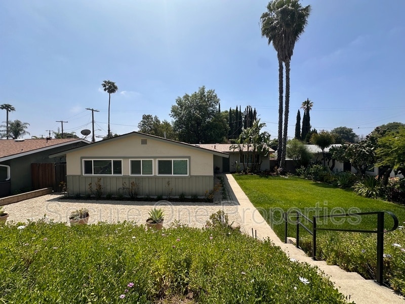 Primary Photo - 15734 Rinaldi St