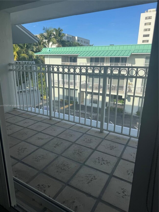 Foto del edificio - 290 Sunrise Dr