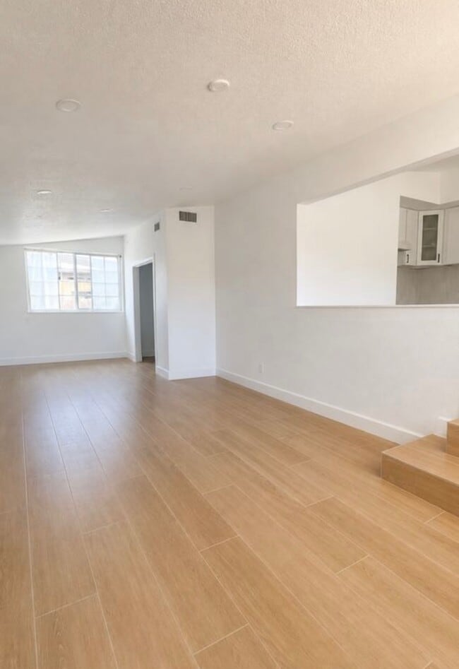 Building Photo - 15521 Fernview St