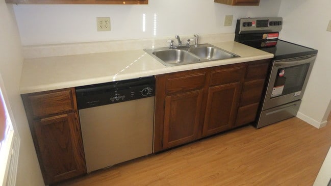 Kitchen 2 - 607 W North St