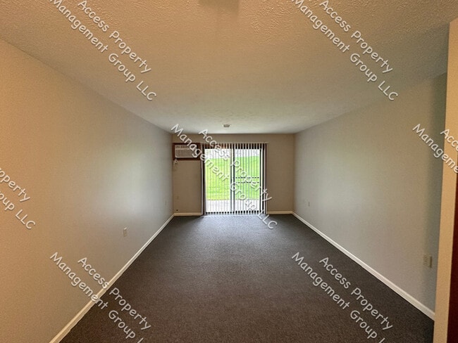 Building Photo - 2 bed / 1 Bath in Rockford Ridge Townhomes