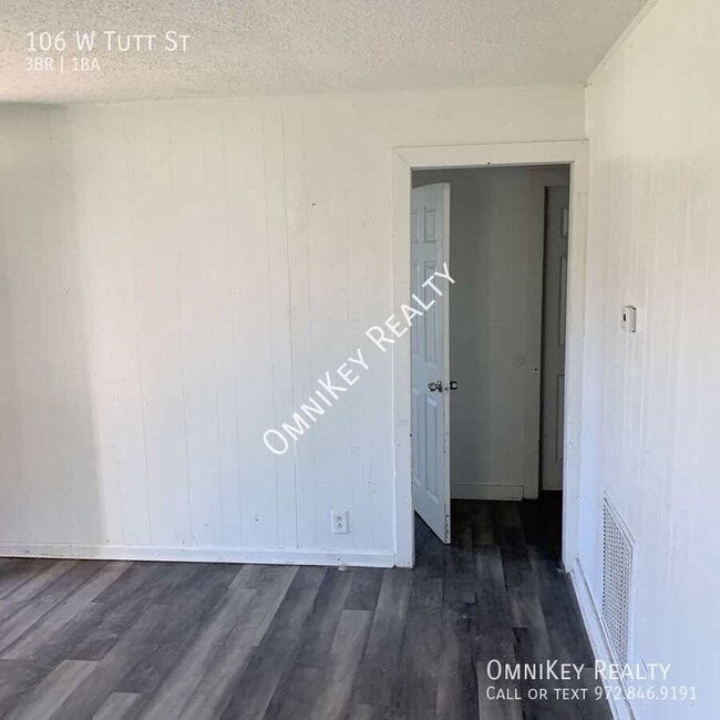 Building Photo - 106 W Tutt St