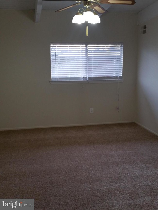 Foto del edificio - 7507 Riverdale Rd