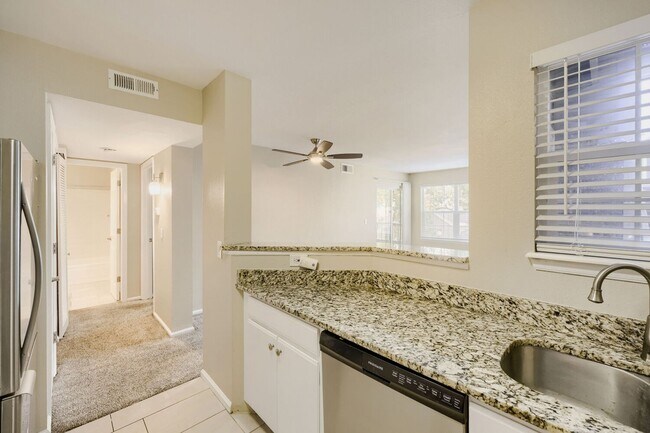 Building Photo - SPACIOUS & UPDATED 1BD/1BA Condo- Lakewood, CO! Available NOW!