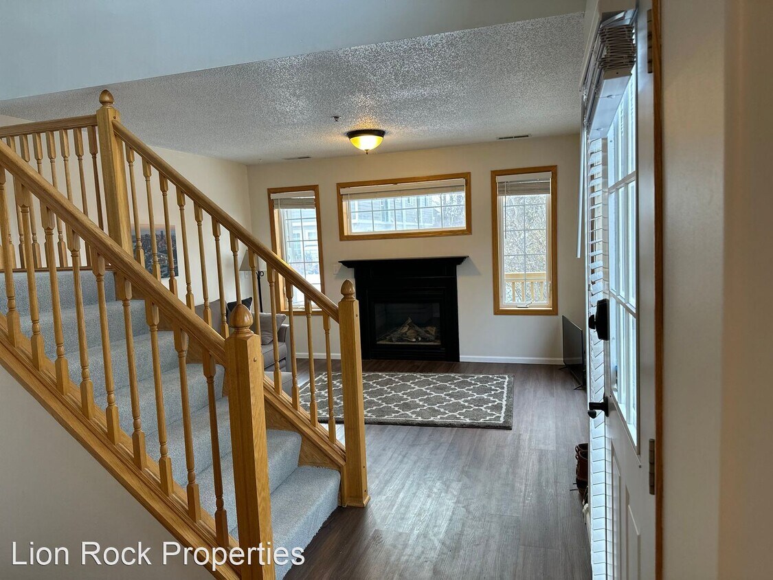 2 br, 1.5 bath House 7118 Excelsior Way House Rental in Minneapolis