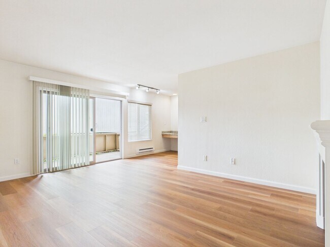 Foto del edificio - Beautifully appointed 2 bedroom condo for rent at Kimberly Place