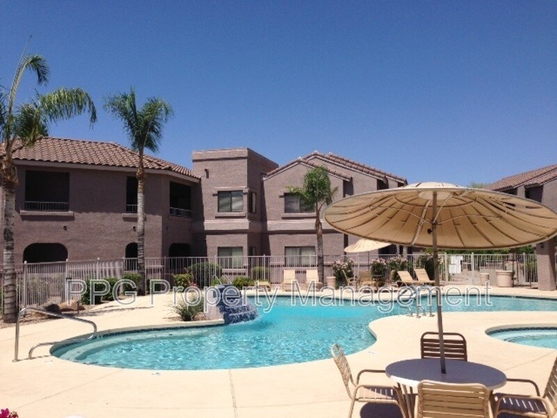 Foto principal - 9555 E Raintree Dr