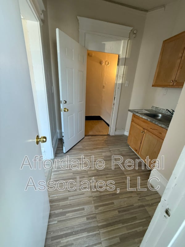 Building Photo - 737 S 24th St