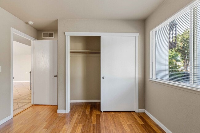 Building Photo - 308 Del Prado Ct