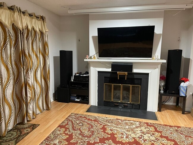 LivingRoom - 176 Thoreau Dr