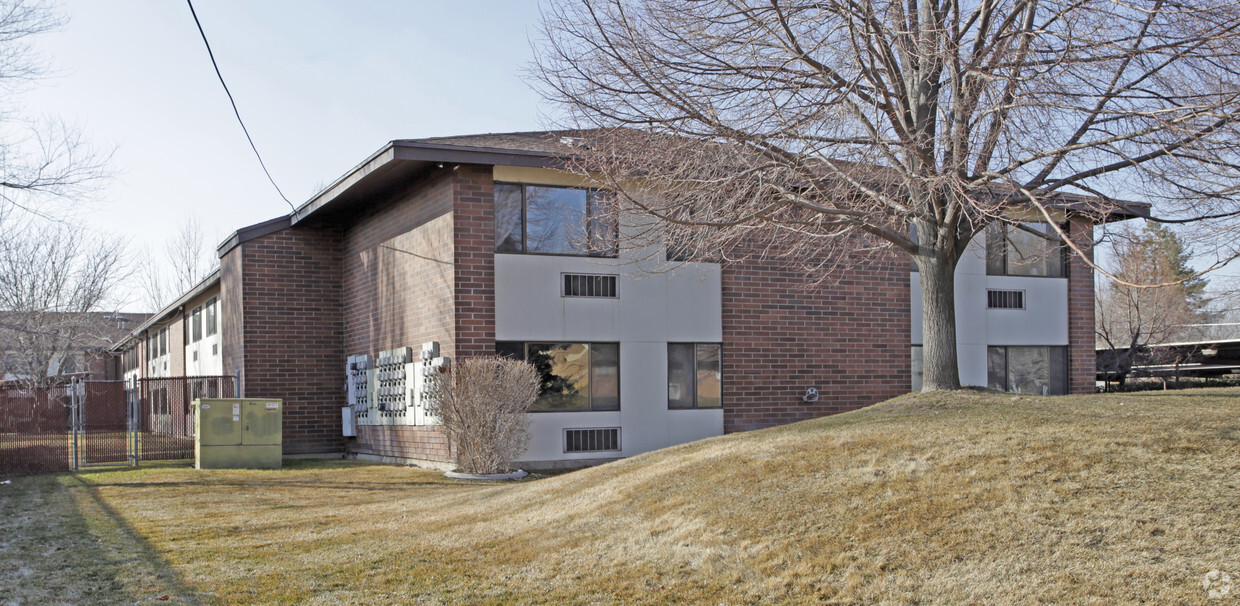Primary Photo - South Lake Villa Apartments