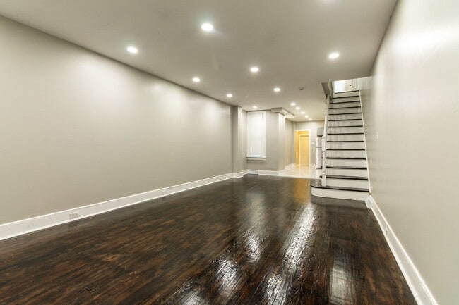 Foto del edificio - Spacious 3-Bedroom Single-Family Row Home ...