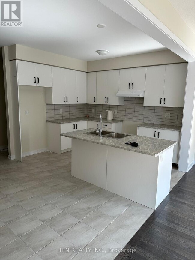 Building Photo - 16 Lilac Cir