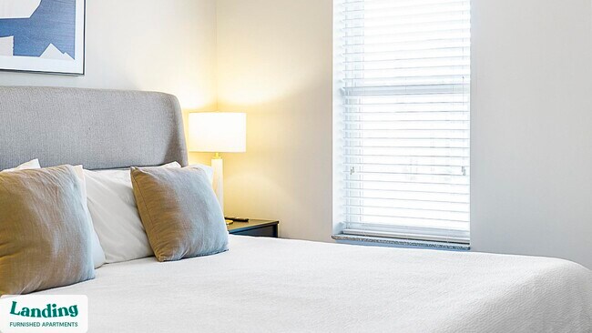 Building Photo - 335 W 9th St