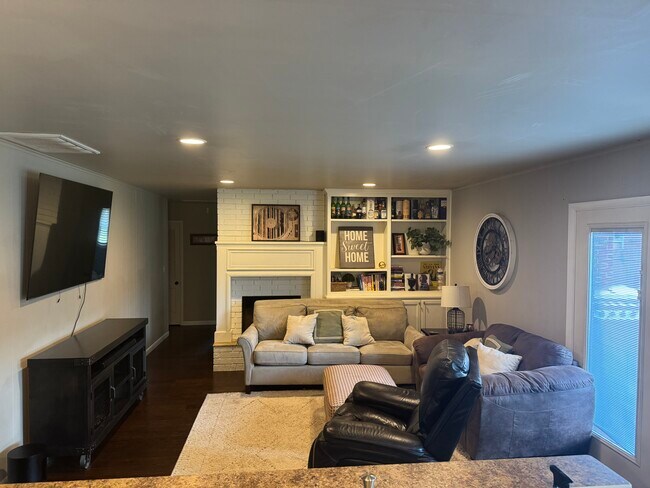 Foto del edificio - 1799 E 56th St