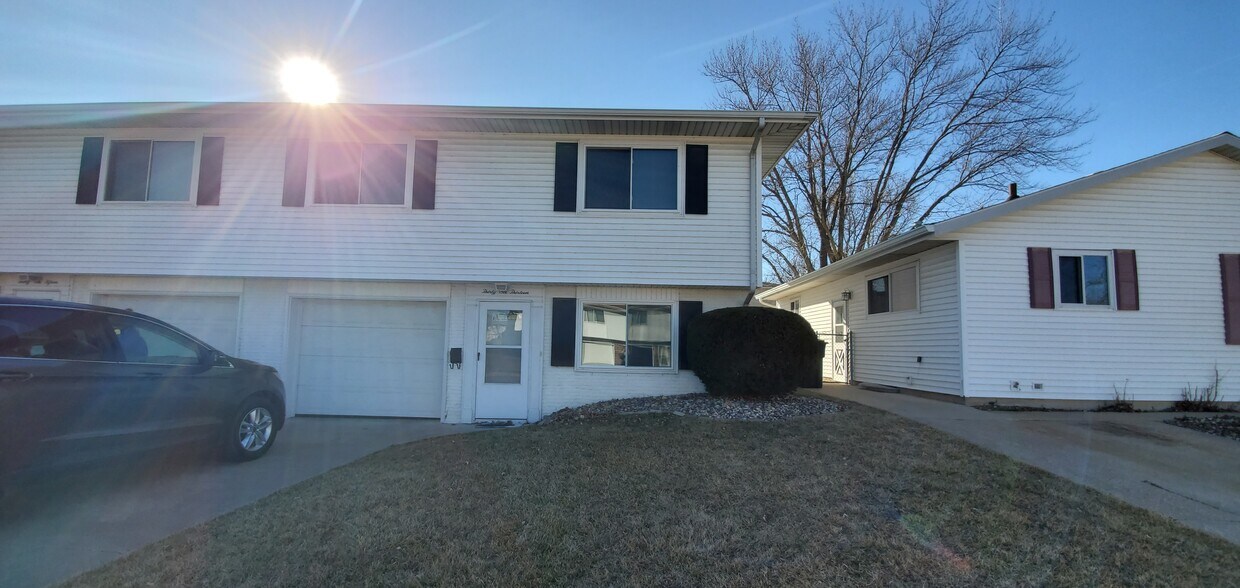 3613 35th St, Moline, IL 61265 Townhome Rentals in Moline IL