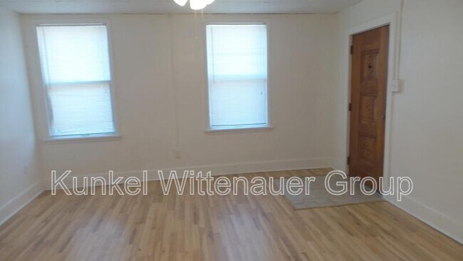 Foto del edificio - 324 N Jackson St