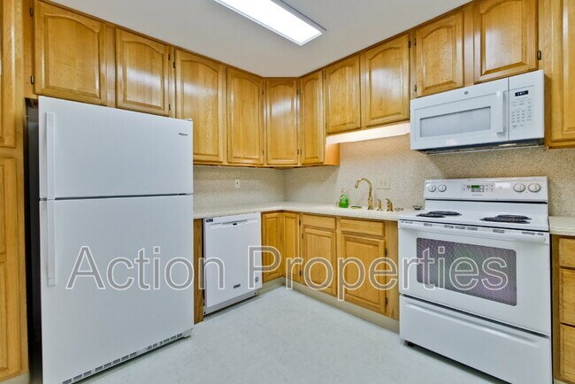 Foto del edificio - 49 Showers Dr