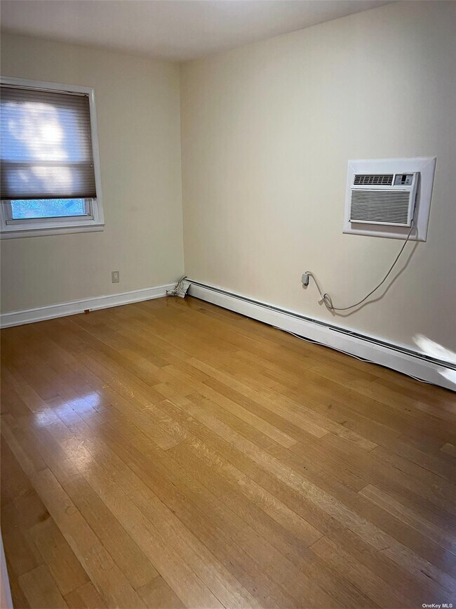 7611 162nd St Unit 2nd Fl, Queens, NY 11366 Room for Rent in Queens