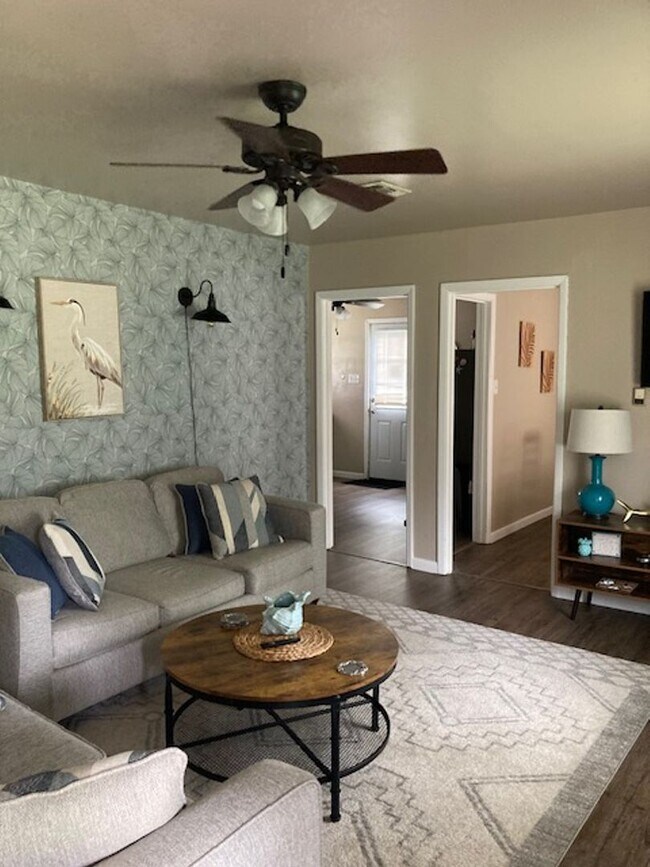 Building Photo - Furnished Long Beach 2 Bedroom