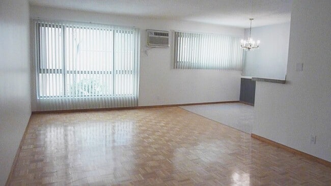 Building Photo - 2055 Rodney Dr