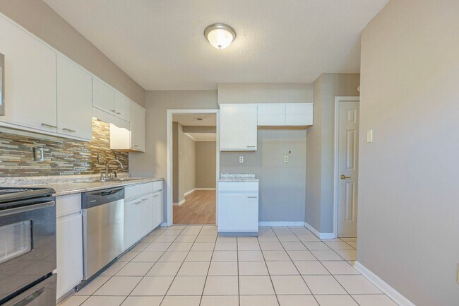 Building Photo - AVAILABLE FOR RENT SOON!! 6767 Kirby Lawn ...