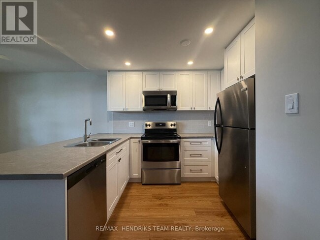 Building Photo - 158 Fitch St